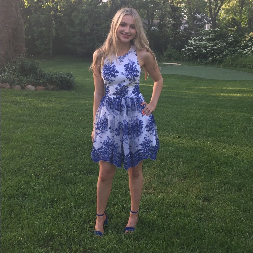 Alice + Olivia, lace, floral, prom, graduation